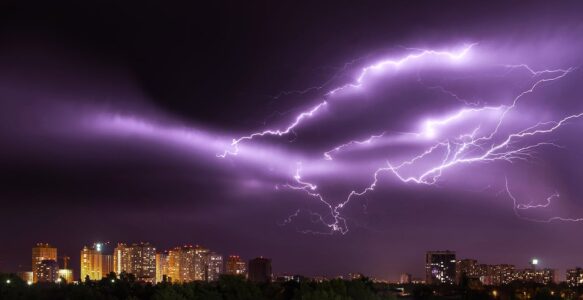 Как мълниите могат да повлияят на инфраструктурата на телекомуникационния сектор и какви са решенията